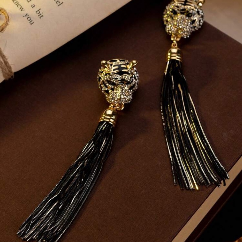 Luxurious Gold and Black Tiger Head Tassel Earrings - Picture 3 of 4